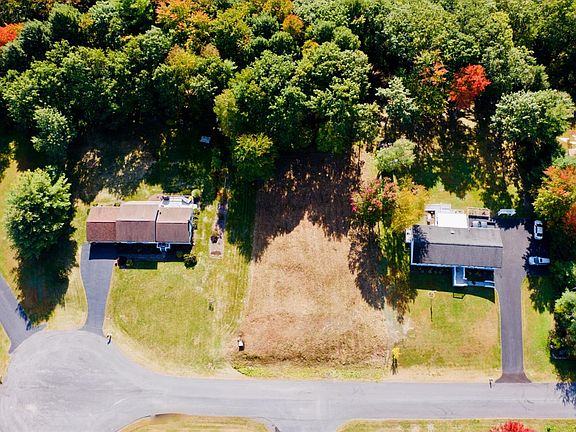3rd image of Woodland Dr