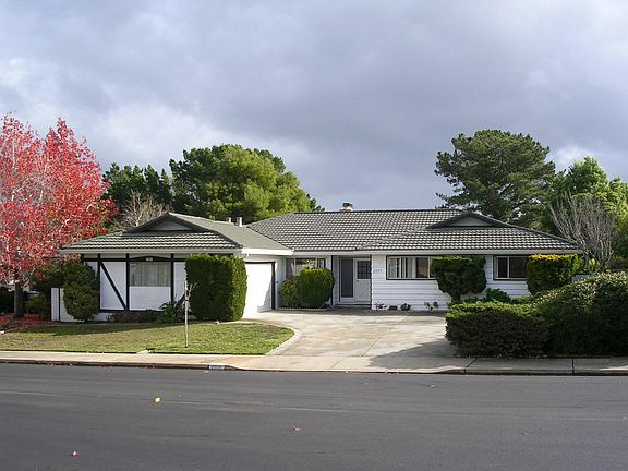 3rd image of 2809 Mariposa Dr