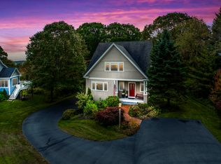 9 Apple Tree Ln, Cape Elizabeth, ME 04107