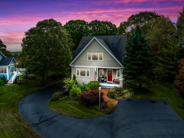 9 Apple Tree Lane, Cape Elizabeth, ME 04107