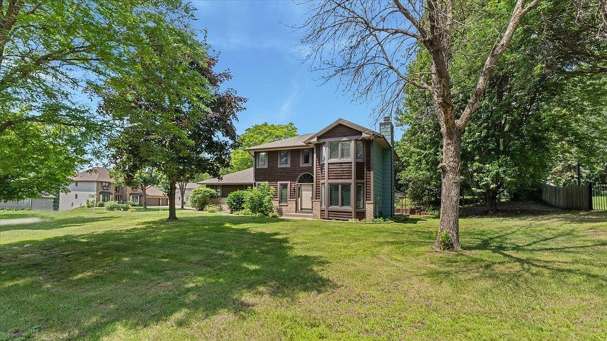 mum.wnw8 12720 West North LANE, New Berlin, WI 53151 | MLS #1931298