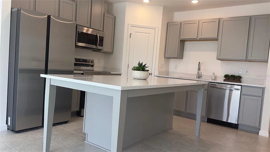 3 bed, 2.5 bath, 1652 sqft, $1,950 — Photo 4