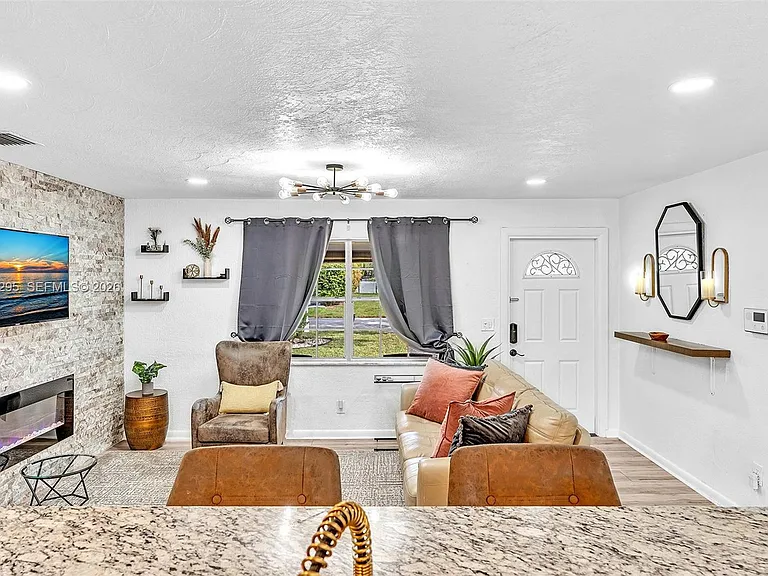4633 SW 28th Ave — Photo 32