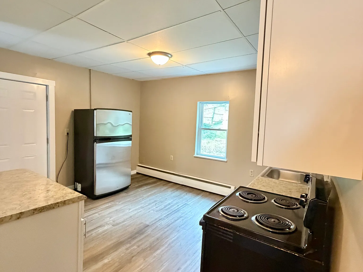 3 bed, 1400 sqft, $1,450 — Photo 3