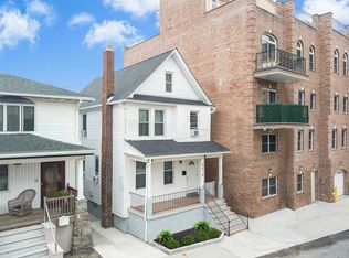 9010 Holland Ave, Far Rockaway, NY 11693