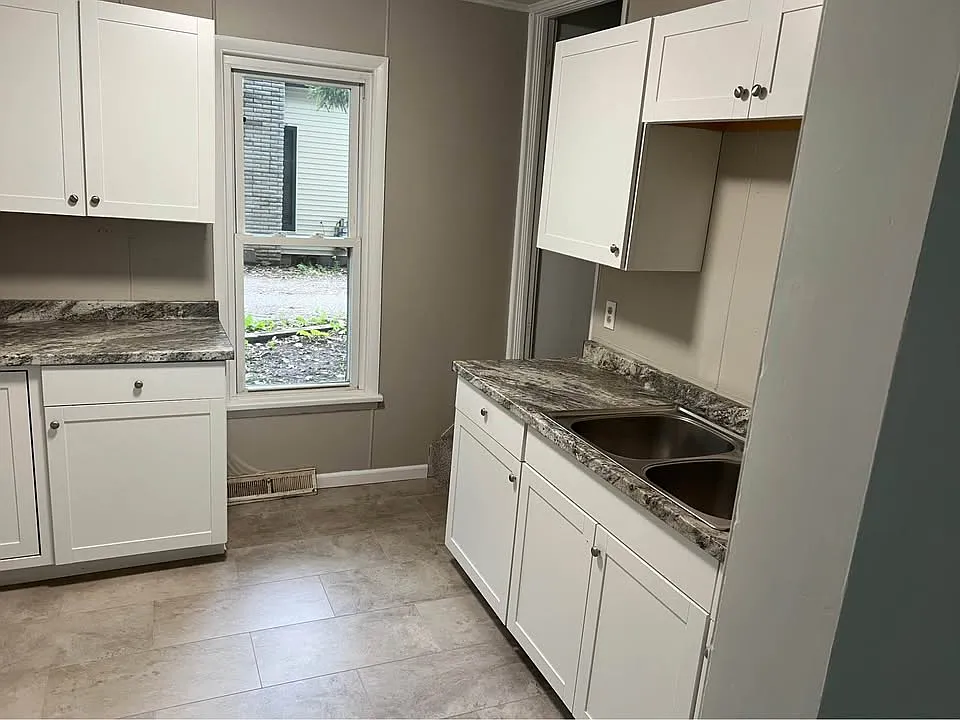 924 W Baker - Dog Pen Holdings LLC — Photo 3