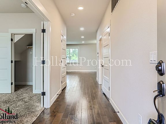 4th image of 4727 NE Kaycee St