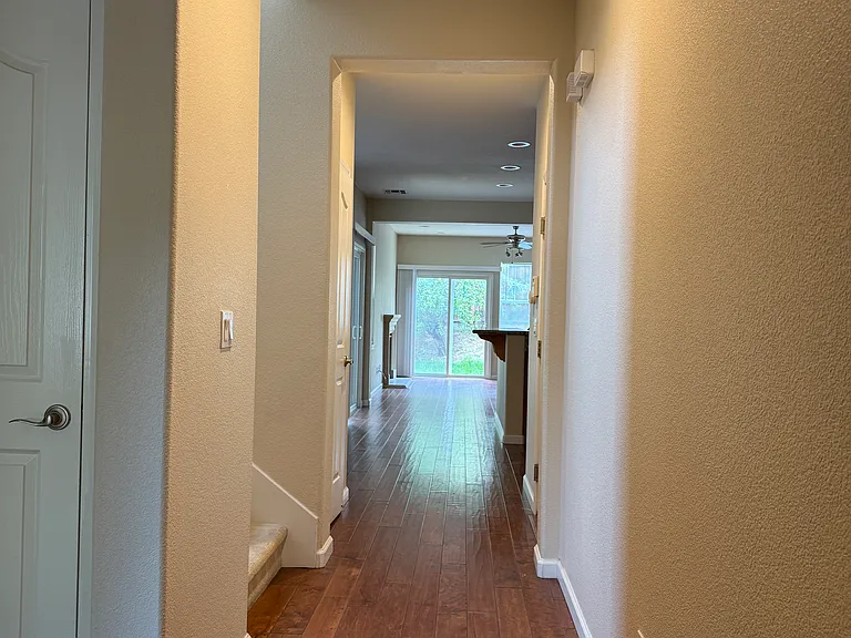 498 W Callado Ct — Photo 2