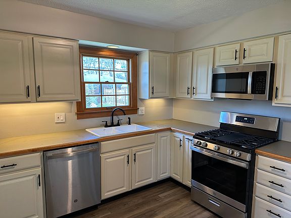 3rd image of 5481 Redwood Rd