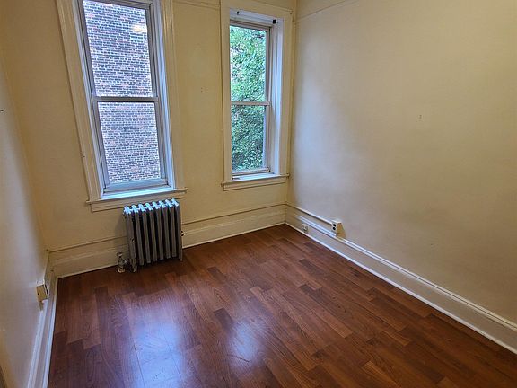 5th image of 207A Mallory Ave #2R