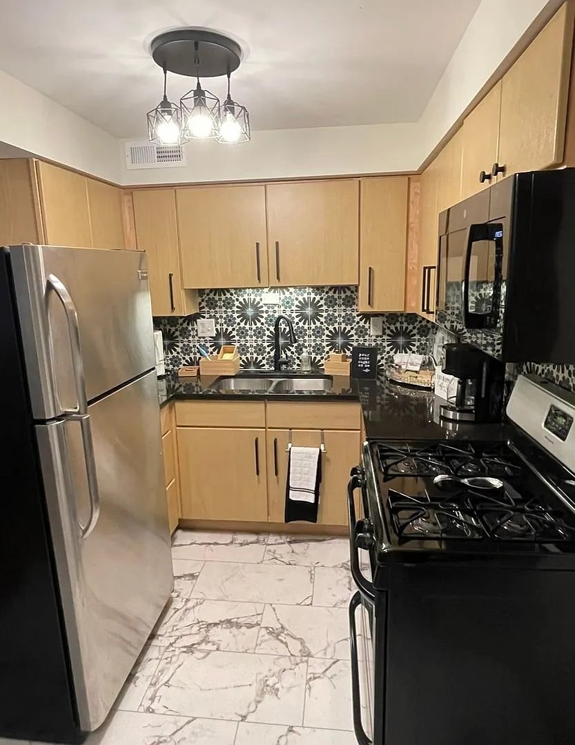 Charming 2BR Apartment in Saint Louis — Photo 3