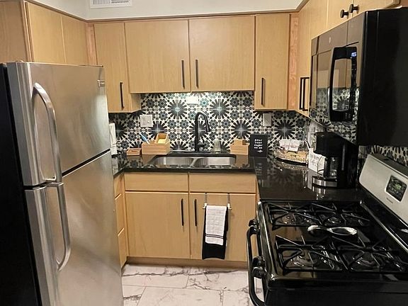 3rd image of 5801 Sunshine Dr APT 203