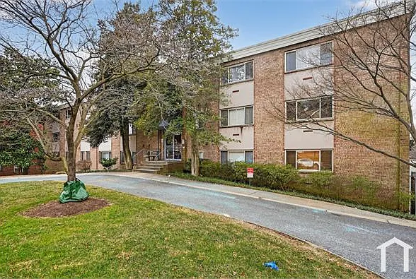 4570 Macarthur Blvd NW #208 — Photo 1