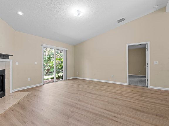 5th image of 17 Pepper Ln