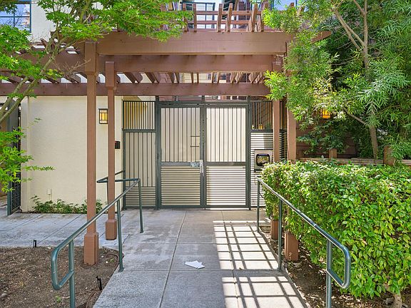2nd image of 435 Sheridan Ave APT 201