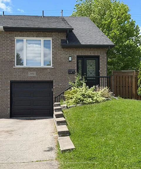 2951 Salerno Cres — Photo 1