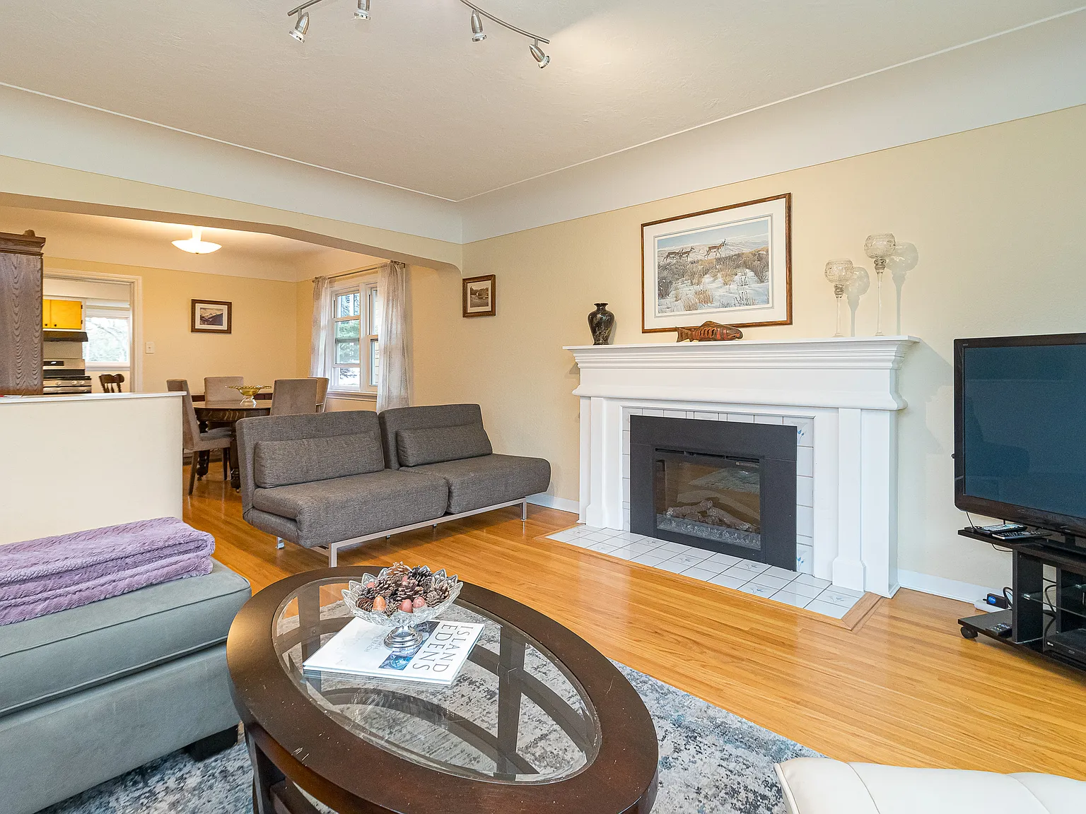 Forrester St, Saanich — Photo 3