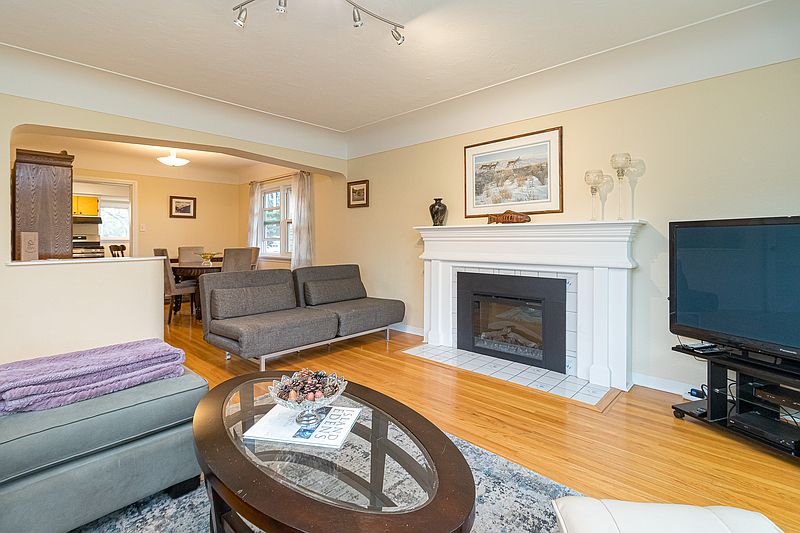 Saanich House for rent - 3 Bedrooms — photo 2