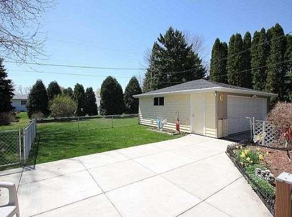 3rd image of 219 W Highland Dr