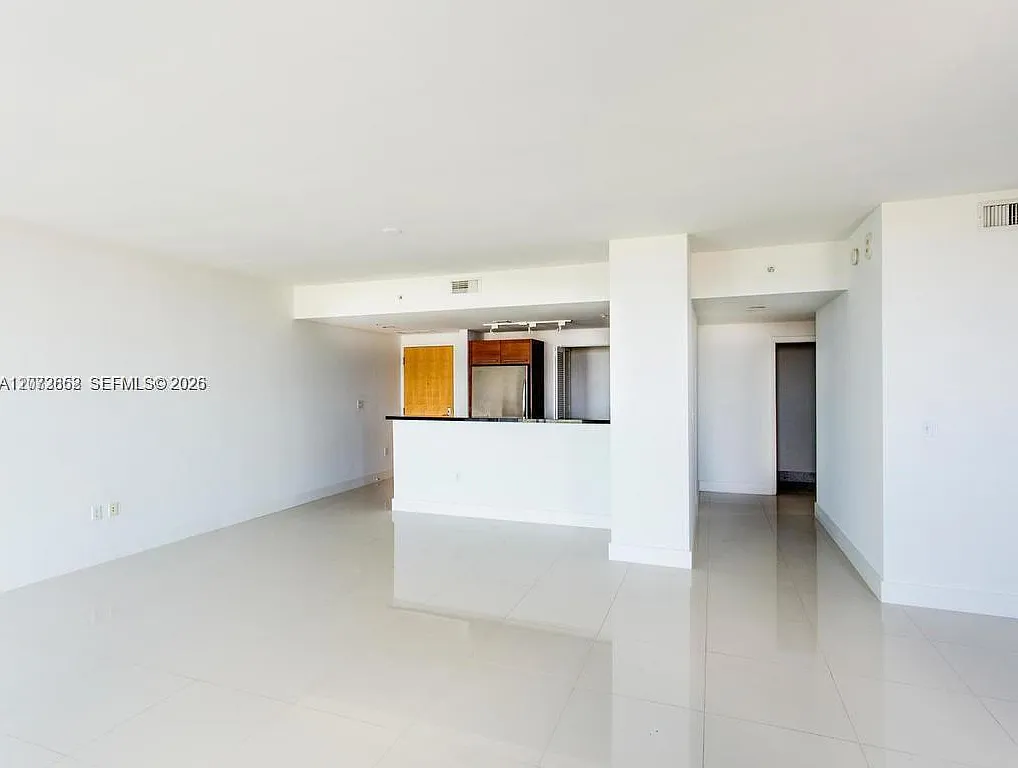 Vizcayne North Condo — Photo 4