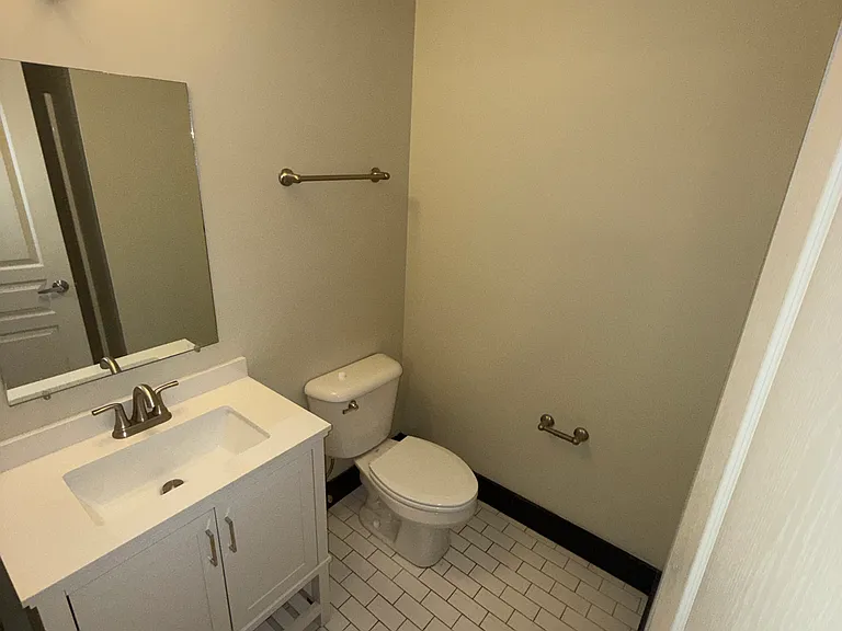 1919 Eastland Ave — Photo 8