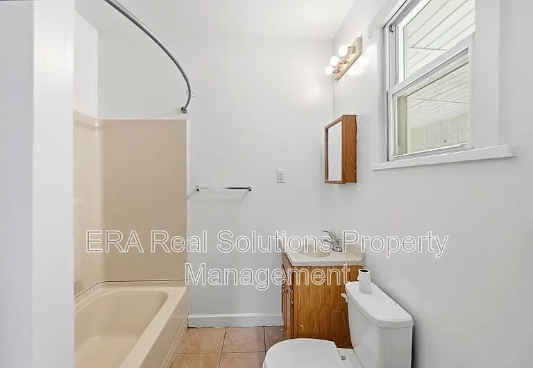 150 S Cypress Ave — Photo 20