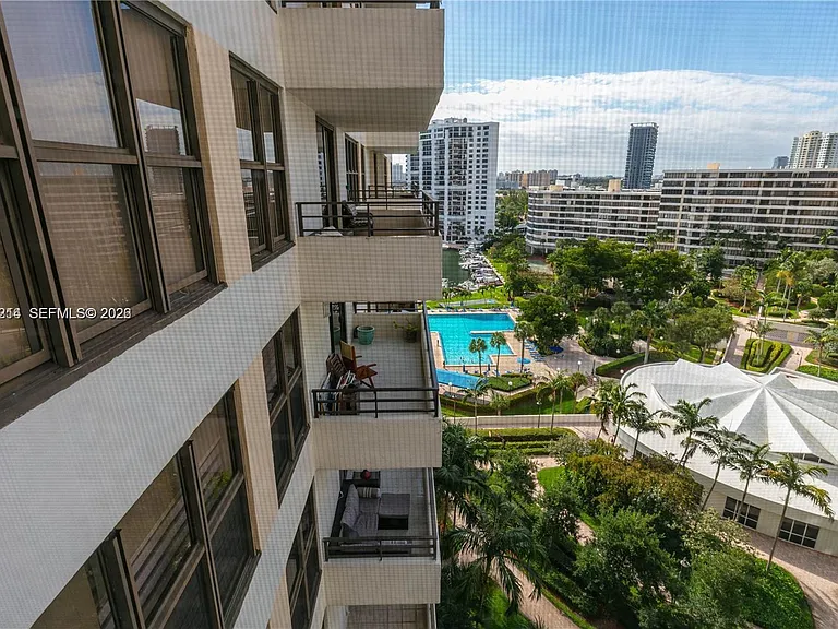 2500 Parkview Dr #1418 — Photo 4