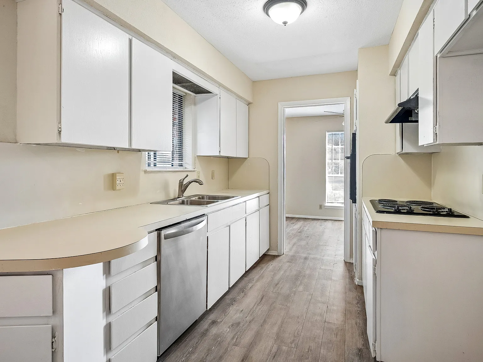4 bed, 1867 sqft, $2,295 — Photo 2