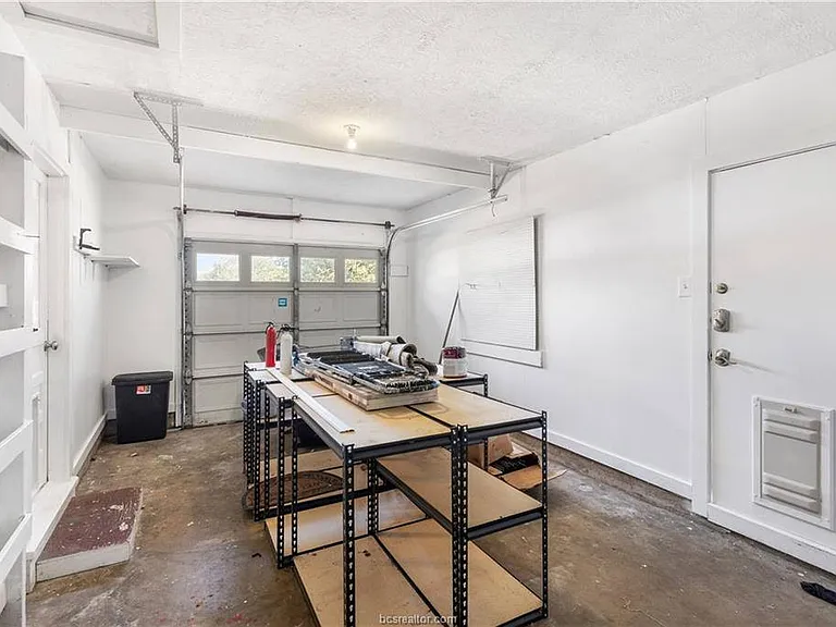 209 Helena St — Photo 23