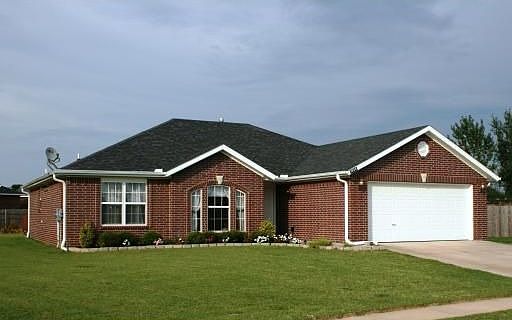 1st image of 1025 Applewood Cir