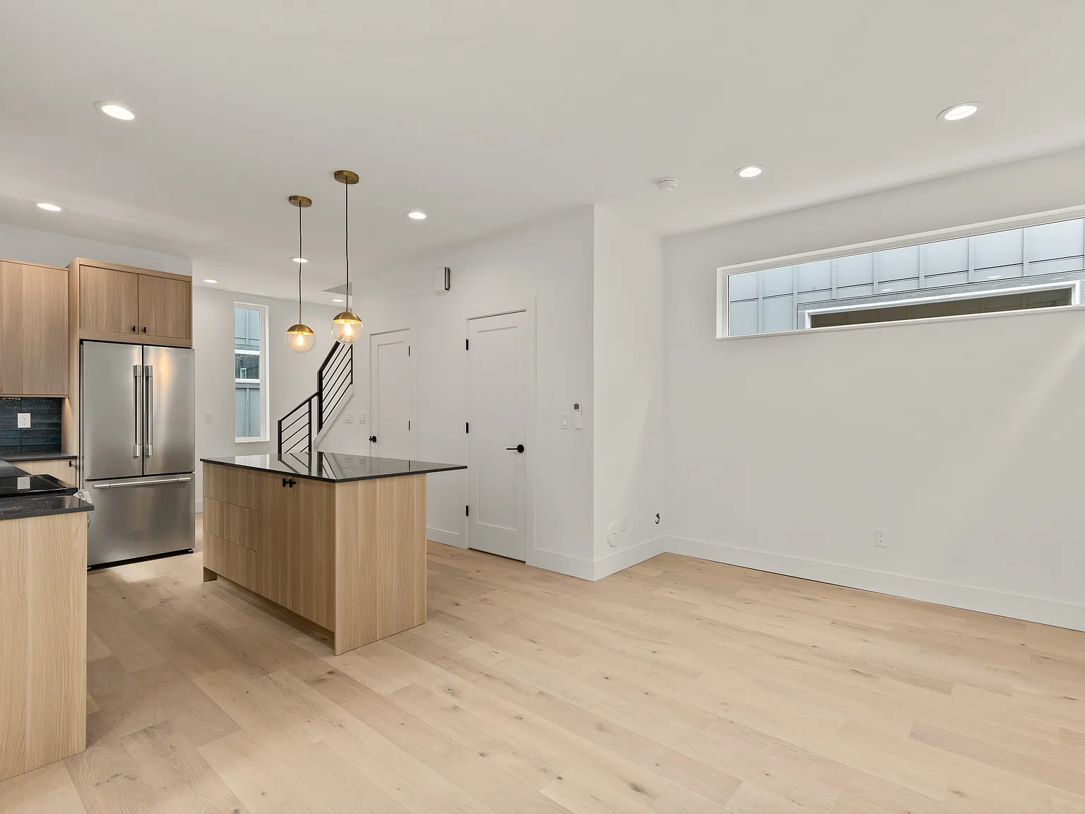 2 bed, 834 sqft, $2,700 — Photo 3