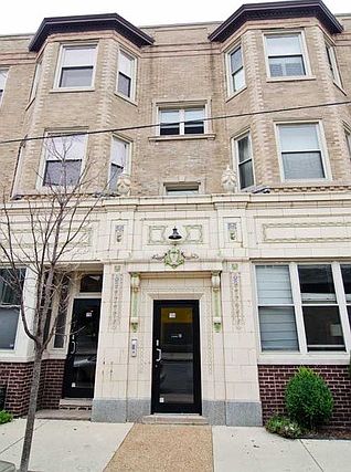3rd image of 1114 W Leland Ave APT 2B