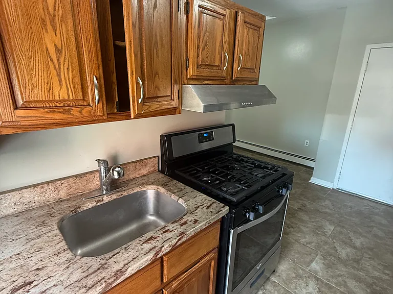 338 Orange St #3O2 — Photo 5