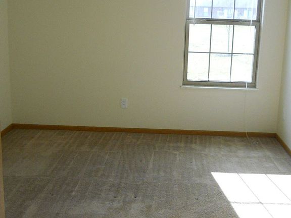 5th image of 2240 Morning Glory Cir APT F