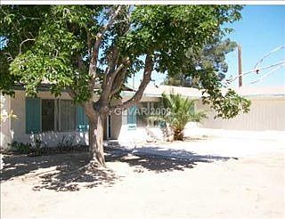 5th image of 981 Betty Ln