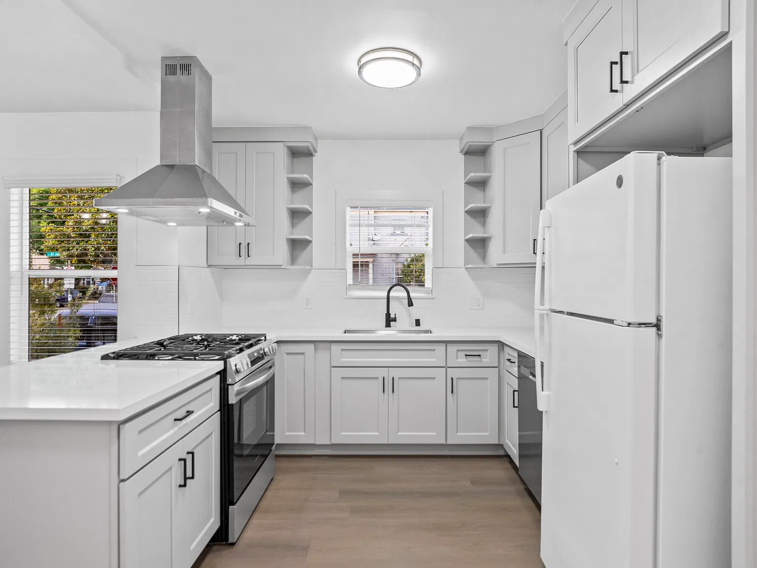 2 bed, 866 sqft, $3,195 — Photo 2