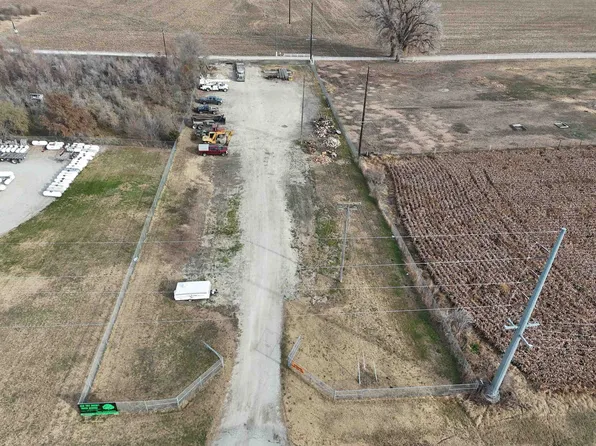 417 S 6th St, Clay Center, KS 67432