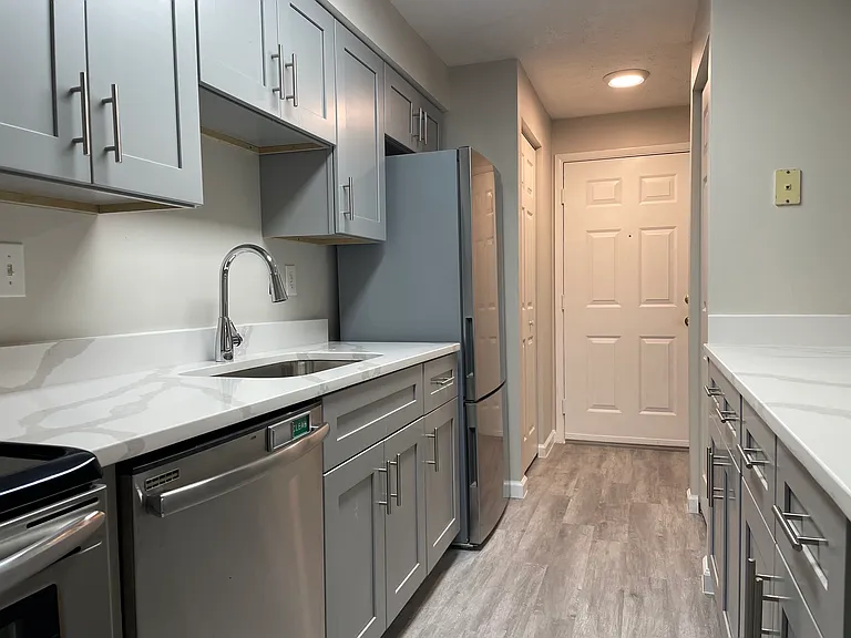 551 Heather Ridge Dr — Photo 3