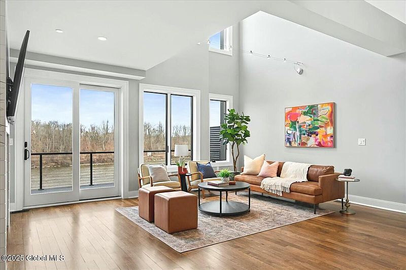 4th image of 309 Harborside Drive