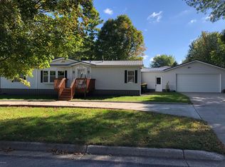 415 4th St, Franklin, MN 55333