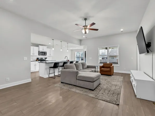 441 Pomeroy Dr, Clarksville, TN 37042