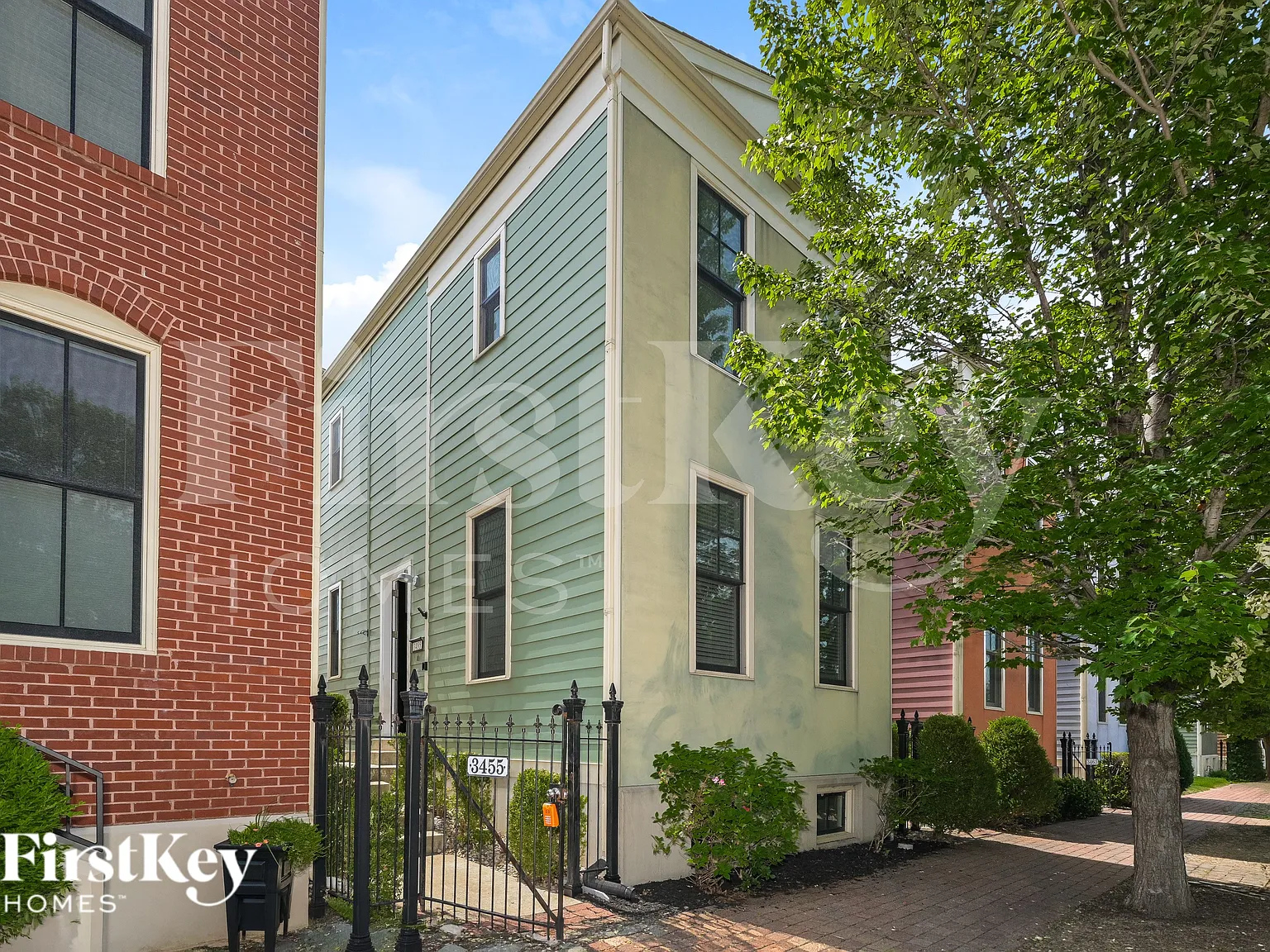 3 bed, 3.0 bath, 1280 sqft, $2,390 — Photo 1