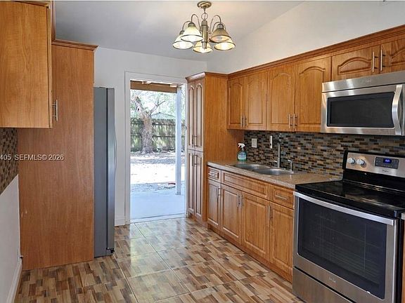 3rd image of 1831 Rutland St