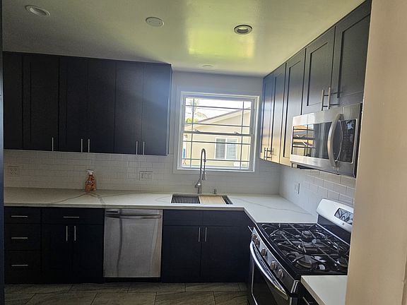 4th image of 7820 Vantage Ave
