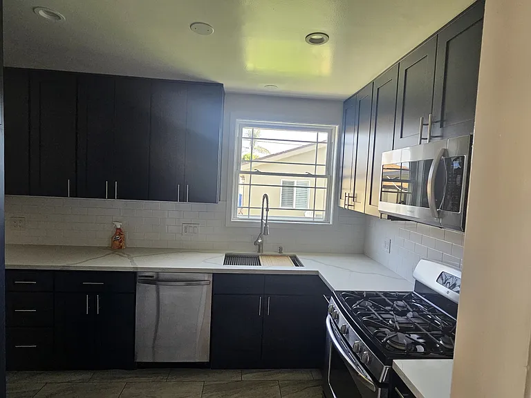 7820 Vantage Ave — Photo 4