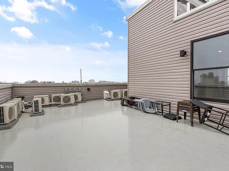 5230 Walnut St #2F — Photo 19