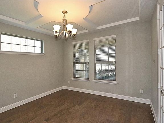 5th image of 3804 Applewood Ln