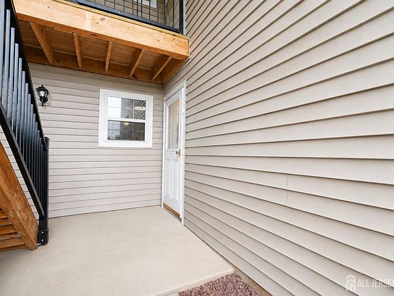 2nd image of 29 Lindsey Cir