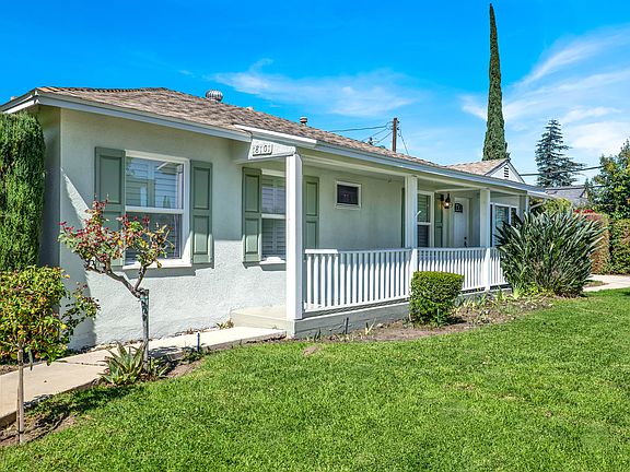 3rd image of 18101 Tarzana St