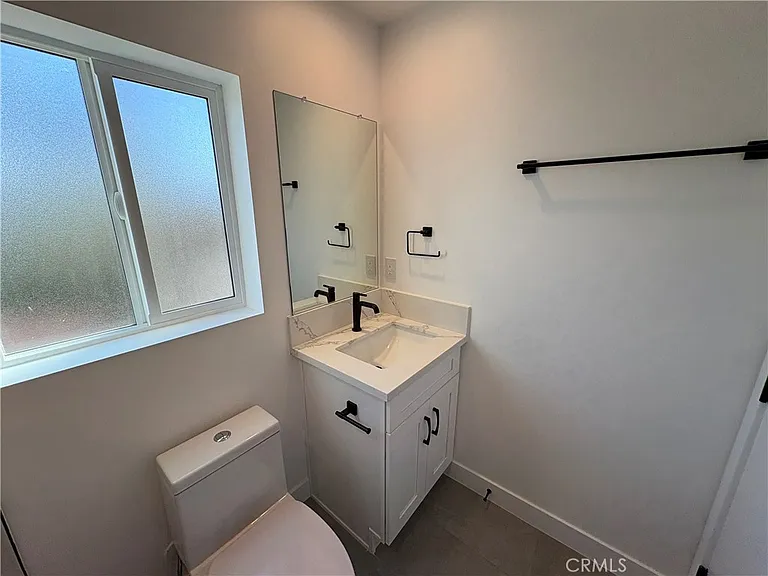 14165 Calvert St — Photo 16